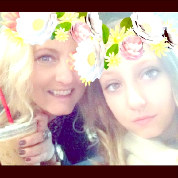 Meet your Posher, Gloria - Picture 2 of 3